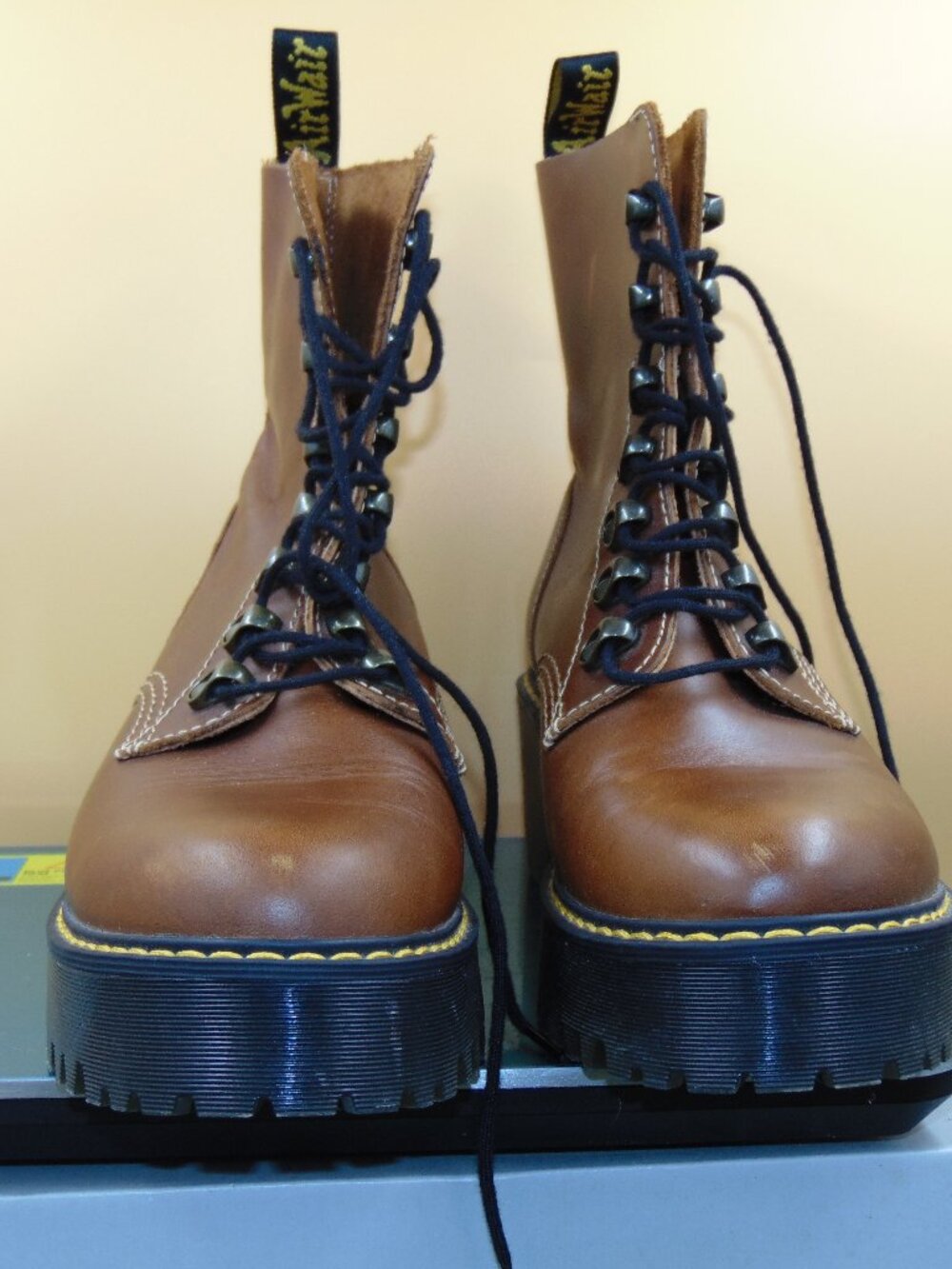 Dr. Martens Leona Platform Leather Lace-Up Brown Heeled Combat Womens Boots Sz 8